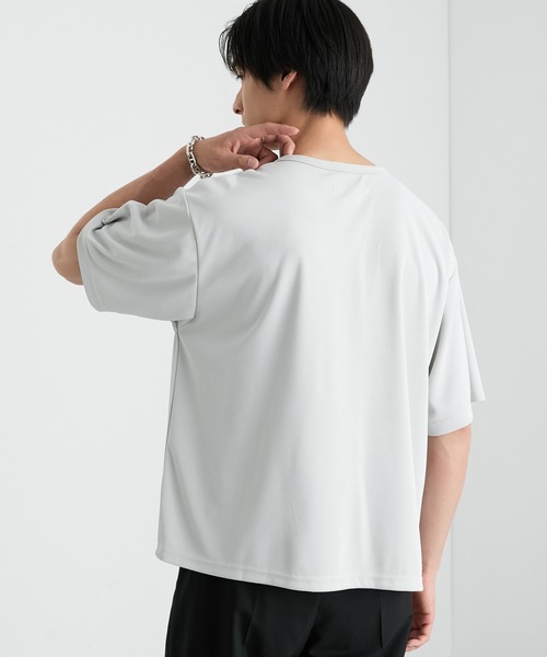 MONO-MART（モノマート）の「快適な着心地｜ハニカムサーマル ヘンリーネック オーバーサイズ半袖Tシャツ＜吸水速乾＞（Tシャツ/カットソー・メンズ・グレー/ダークグレー/ダークオリーブ/ブラック/グレイッシュベージュ/ブラウン系/オフホワイト・S/XL/L/M）」の17枚目の写真