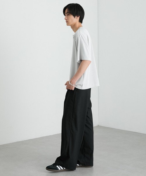 MONO-MART（モノマート）の「快適な着心地｜ハニカムサーマル ヘンリーネック オーバーサイズ半袖Tシャツ＜吸水速乾＞（Tシャツ/カットソー・メンズ・グレー/ダークグレー/ダークオリーブ/ブラック/グレイッシュベージュ/ブラウン系/オフホワイト・S/XL/L/M）」の22枚目の写真