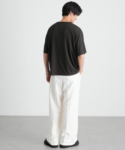 MONO-MART（モノマート）の「快適な着心地｜ハニカムサーマル ヘンリーネック オーバーサイズ半袖Tシャツ＜吸水速乾＞（Tシャツ/カットソー・メンズ・グレー/ダークグレー/ダークオリーブ/ブラック/グレイッシュベージュ/ブラウン系/オフホワイト・S/XL/L/M）」の10枚目の写真