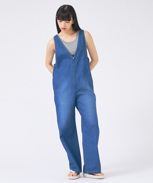 Johnbull(ジョンブル)の「【JOHNBULL/ジョンブル】デニムオールインワン/ワイドシルエット/Vネック【WEB限定】(その他パンツ・レディース・ブルー・フリー)」の2枚目の写真