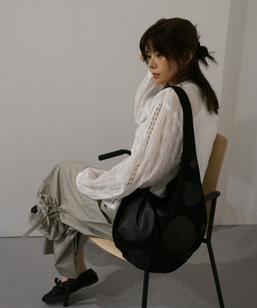 Salad bowls（サラダボール）の「FIG DOT BAG [BLACK]（ショルダーバッグ・レディース・ブラック・FREE）」の2枚目の写真