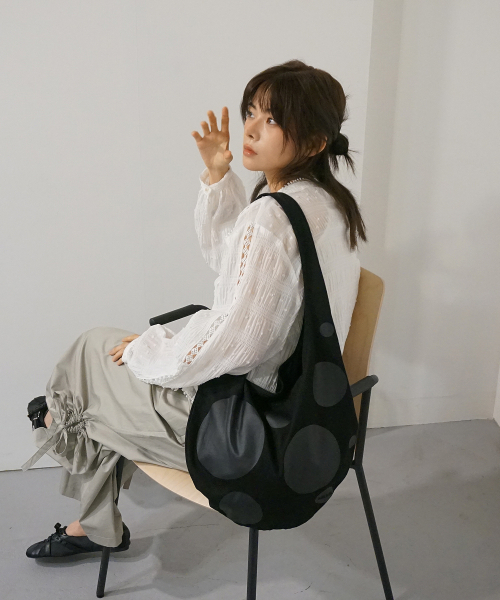 Salad bowls（サラダボール）の「FIG DOT BAG [BLACK]（ショルダーバッグ・レディース・ブラック・FREE）」の3枚目の写真