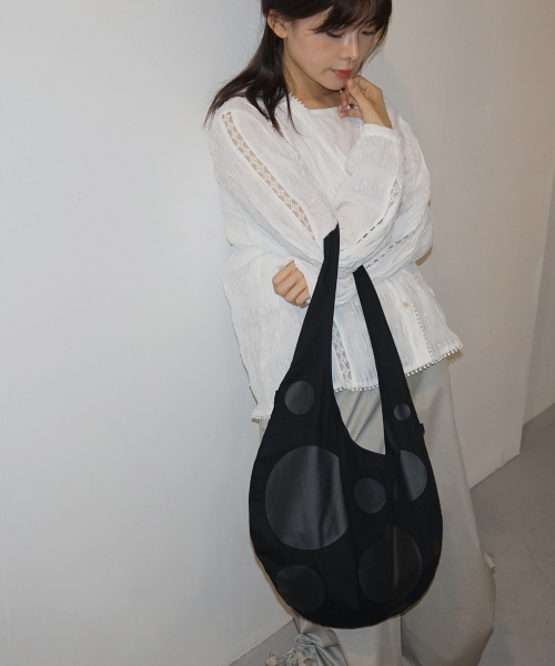 Salad bowls（サラダボール）の「FIG DOT BAG [BLACK]（ショルダーバッグ・レディース・ブラック・FREE）」の7枚目の写真
