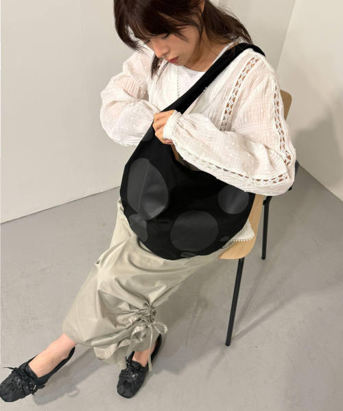 Salad bowls（サラダボール）の「FIG DOT BAG [BLACK]（ショルダーバッグ・レディース・ブラック・FREE）」の13枚目の写真