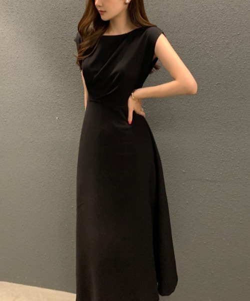Aelina(エリナ)の「ノースリーブワンピース(ワンピース・レディース・ベージュ/ブルー/ブラック・FREE)」の2枚目の写真