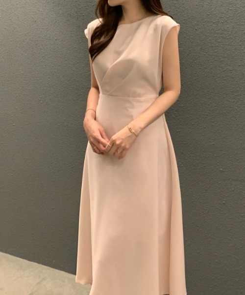 Aelina(エリナ)の「ノースリーブワンピース(ワンピース・レディース・ベージュ/ブルー/ブラック・FREE)」の7枚目の写真