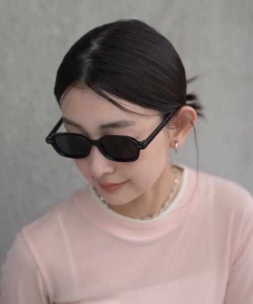 Marient(マリエント)の「Nuance Square Sunglasses / ニュアンススクエアサングラス(サングラス・レディース・ブラック/ブラウン・FREE)」の17枚目の写真
