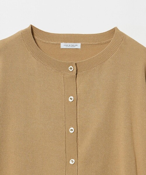 A DAY IN THE LIFE UNITED ARROWS(アデイインザライフユナイテッドアローズ)の「ヘムライン ショートスリーブカーディガン ‐ウォッシャブル‐<A DAY IN THE LIFE>(ニット/セーター・レディース・ネイビー/ナチュラル/ベージュ/ブラウン系・FREE)」の19枚目の写真