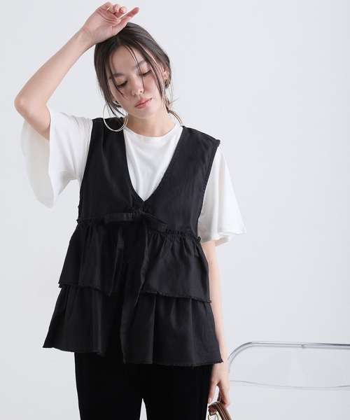 ElegChic(エレグシック)の「綿麻フリルティアードベスト(シャツ/ブラウス・レディース・ブラック/ベージュ/チャコール・4L/XL/M)」の5枚目の写真