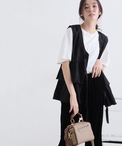 ElegChic(エレグシック)の「綿麻フリルティアードベスト(シャツ/ブラウス・レディース・ブラック/ベージュ/チャコール・4L/XL/M)」の6枚目の写真