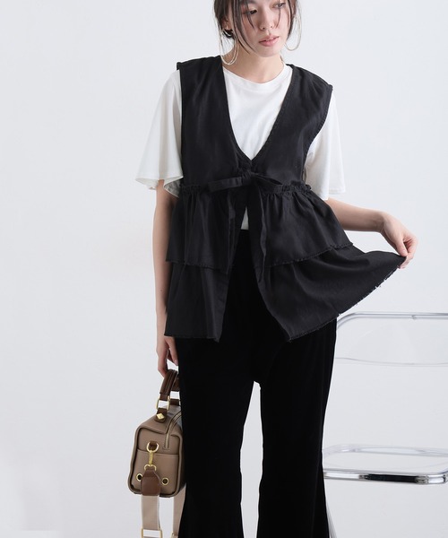 ElegChic(エレグシック)の「綿麻フリルティアードベスト(シャツ/ブラウス・レディース・ブラック/ベージュ/チャコール・4L/XL/M)」の8枚目の写真