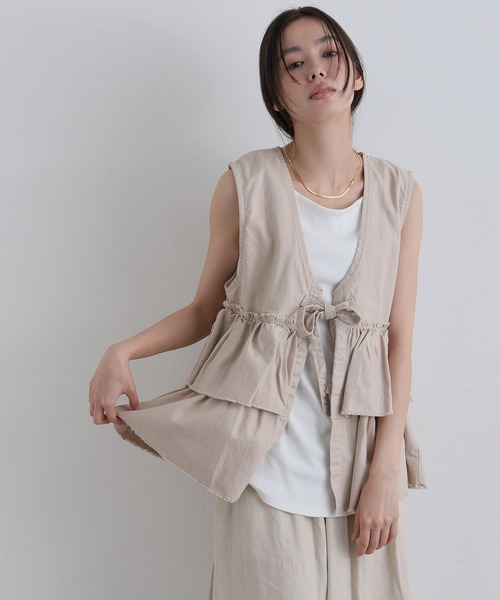 ElegChic(エレグシック)の「綿麻フリルティアードベスト(シャツ/ブラウス・レディース・ブラック/ベージュ/チャコール・4L/XL/M)」の13枚目の写真
