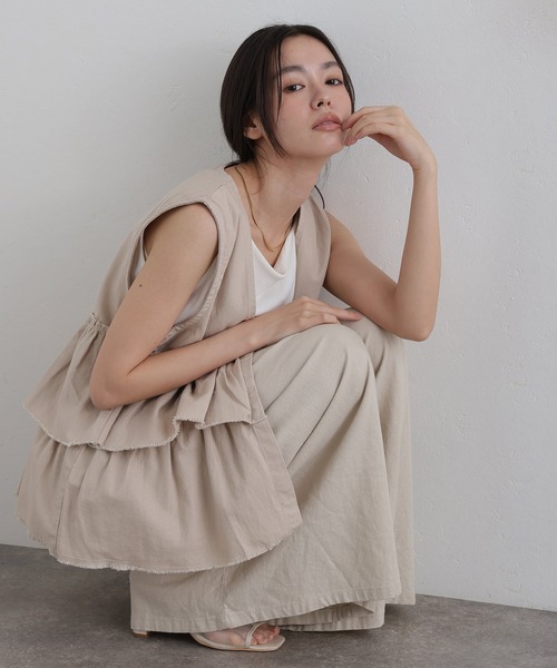 ElegChic(エレグシック)の「綿麻フリルティアードベスト(シャツ/ブラウス・レディース・ブラック/ベージュ/チャコール・4L/XL/M)」の16枚目の写真