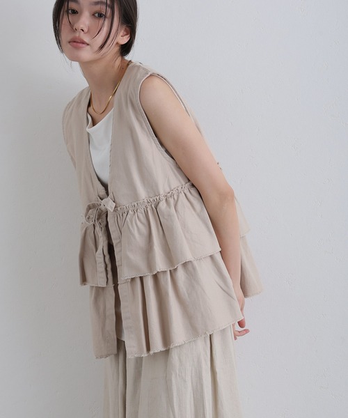 ElegChic(エレグシック)の「綿麻フリルティアードベスト(シャツ/ブラウス・レディース・ブラック/ベージュ/チャコール・4L/XL/M)」の17枚目の写真