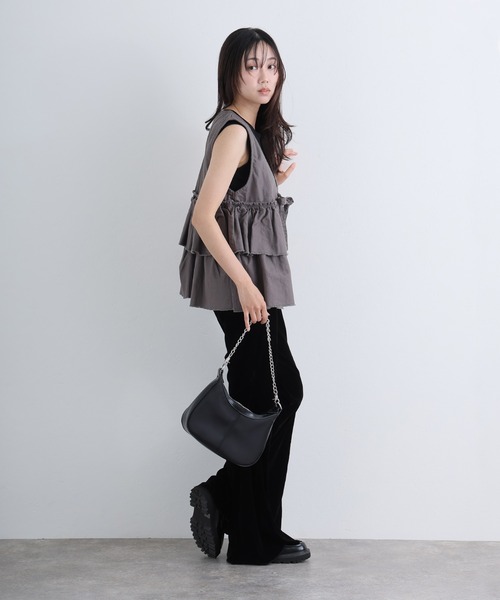 ElegChic(エレグシック)の「綿麻フリルティアードベスト(シャツ/ブラウス・レディース・ブラック/ベージュ/チャコール・4L/XL/M)」の19枚目の写真