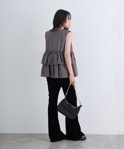 ElegChic(エレグシック)の「綿麻フリルティアードベスト(シャツ/ブラウス・レディース・ブラック/ベージュ/チャコール・4L/XL/M)」の20枚目の写真
