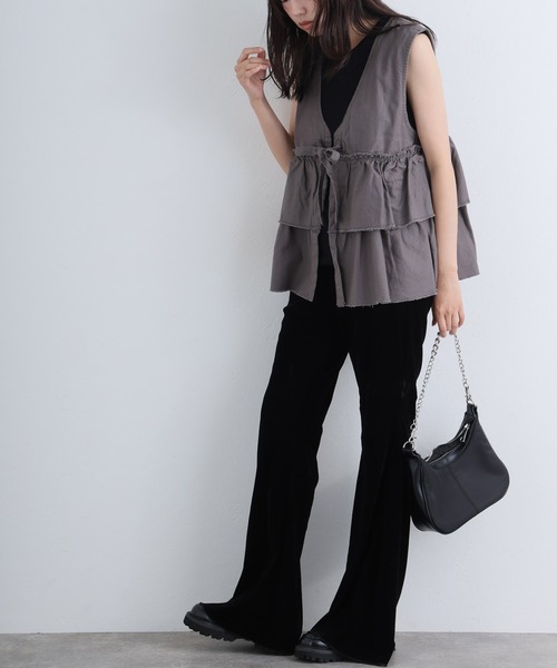 ElegChic(エレグシック)の「綿麻フリルティアードベスト(シャツ/ブラウス・レディース・ブラック/ベージュ/チャコール・4L/XL/M)」の22枚目の写真
