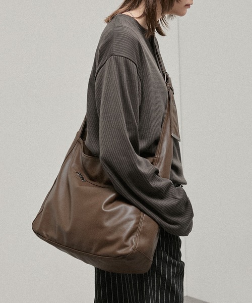 Alfred Alex(アルフレッドアレックス)の「【Alfred Alex】2Way Eyelet Strap Shoulder Bag / 2WAY アイレットベルト ショルダーバック(ショルダーバッグ・メンズ・ダークブラウン/ブラウン系/ブラック・FREE)」の9枚目の写真