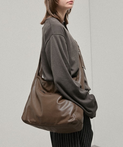Alfred Alex(アルフレッドアレックス)の「【Alfred Alex】2Way Eyelet Strap Shoulder Bag / 2WAY アイレットベルト ショルダーバック(ショルダーバッグ・メンズ・ダークブラウン/ブラウン系/ブラック・FREE)」の18枚目の写真
