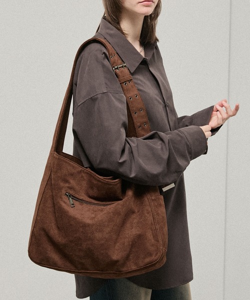 Alfred Alex(アルフレッドアレックス)の「【Alfred Alex】2Way Eyelet Strap Shoulder Bag / 2WAY アイレットベルト ショルダーバック(ショルダーバッグ・メンズ・ダークブラウン/ブラウン系/ブラック・FREE)」の19枚目の写真