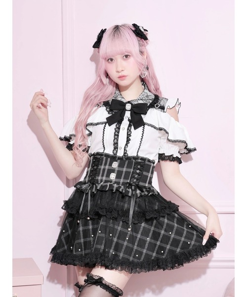 NOEMIE(ノエミー)の「ケープフリルオープンショルダーハートバックルブラウス(シャツ/ブラウス・レディース・ピンク/ブラック/オフホワイト・M)」の2枚目の写真