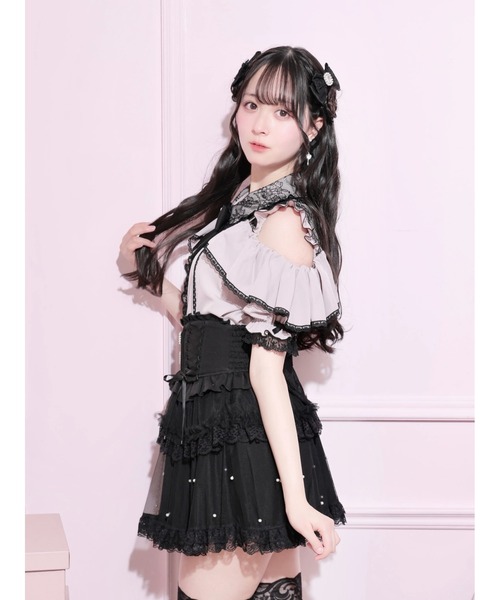 NOEMIE(ノエミー)の「ケープフリルオープンショルダーハートバックルブラウス(シャツ/ブラウス・レディース・ピンク/ブラック/オフホワイト・M)」の8枚目の写真