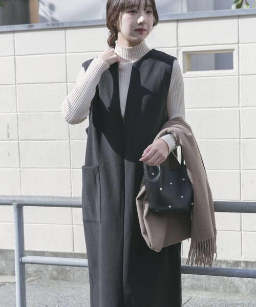 ITEMS URBANRESEARCH（アイテムズ アーバンリサーチ）の「『洗濯可』モチモチハイネックリブニット（ニット/セーター・レディース・ブラック/モカ/アイボリー/ホワイト系その他/レッド・FREE）」の6枚目の写真