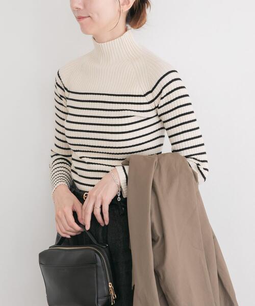 ITEMS URBANRESEARCH（アイテムズ アーバンリサーチ）の「『洗濯可』モチモチハイネックリブニット（ニット/セーター・レディース・ブラック/モカ/アイボリー/ホワイト系その他/レッド・FREE）」の9枚目の写真