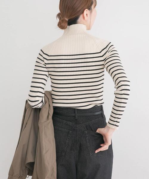 ITEMS URBANRESEARCH（アイテムズ アーバンリサーチ）の「『洗濯可』モチモチハイネックリブニット（ニット/セーター・レディース・ブラック/モカ/アイボリー/ホワイト系その他/レッド・FREE）」の10枚目の写真