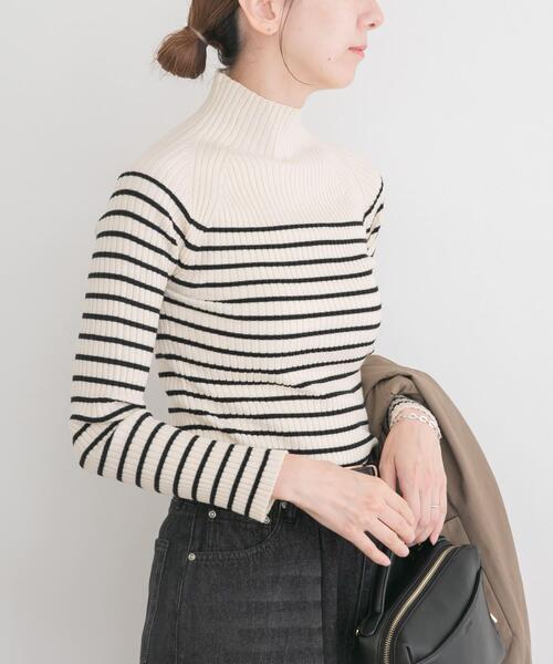 ITEMS URBANRESEARCH（アイテムズ アーバンリサーチ）の「『洗濯可』モチモチハイネックリブニット（ニット/セーター・レディース・ブラック/モカ/アイボリー/ホワイト系その他/レッド・FREE）」の11枚目の写真