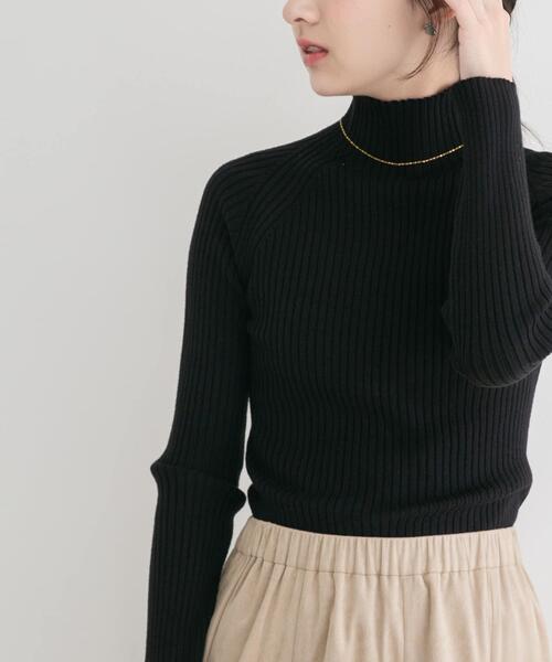 ITEMS URBANRESEARCH（アイテムズ アーバンリサーチ）の「『洗濯可』モチモチハイネックリブニット（ニット/セーター・レディース・ブラック/モカ/アイボリー/ホワイト系その他/レッド・FREE）」の16枚目の写真