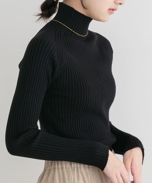 ITEMS URBANRESEARCH（アイテムズ アーバンリサーチ）の「『洗濯可』モチモチハイネックリブニット（ニット/セーター・レディース・ブラック/モカ/アイボリー/ホワイト系その他/レッド・FREE）」の17枚目の写真
