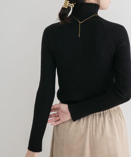 ITEMS URBANRESEARCH（アイテムズ アーバンリサーチ）の「『洗濯可』モチモチハイネックリブニット（ニット/セーター・レディース・ブラック/モカ/アイボリー/ホワイト系その他/レッド・FREE）」の18枚目の写真