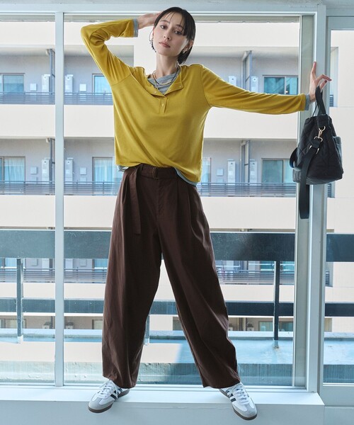 ANY(エニィ)の「チノライクタックバレルパンツ(チノパンツ・レディース・黄土色系/ダークブラウン系・MEDIUM/SMALL/LARGE)」の6枚目の写真