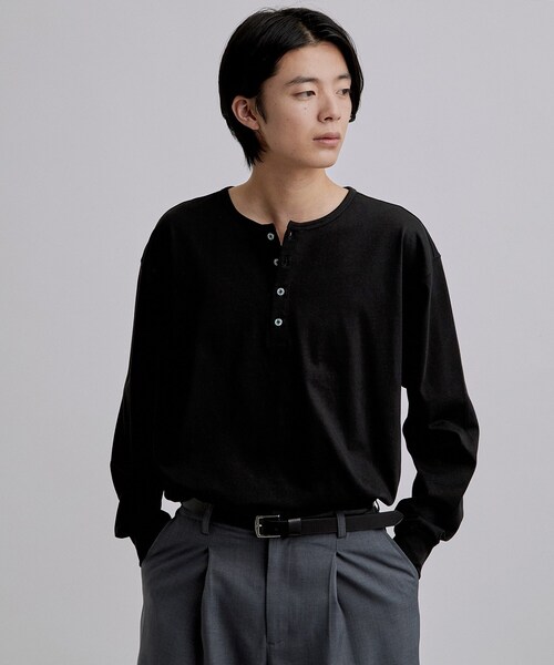 tk.TAKEO KIKUCHI(ティーケータケオキクチ)の「ヘンリーネック長袖Tシャツ(Tシャツ/カットソー・メンズ・ホワイト/ブラック・03/02)」の1枚目の写真