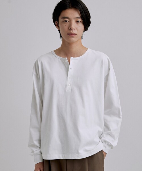 tk.TAKEO KIKUCHI(ティーケータケオキクチ)の「ヘンリーネック長袖Tシャツ(Tシャツ/カットソー・メンズ・ホワイト/ブラック・03/02)」の4枚目の写真
