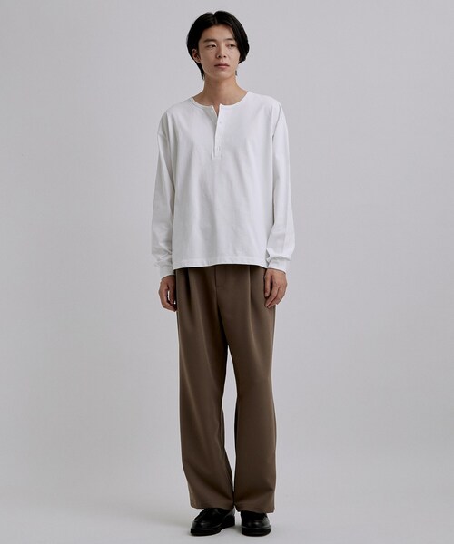 tk.TAKEO KIKUCHI(ティーケータケオキクチ)の「ヘンリーネック長袖Tシャツ(Tシャツ/カットソー・メンズ・ホワイト/ブラック・03/02)」の5枚目の写真