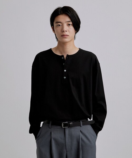 tk.TAKEO KIKUCHI(ティーケータケオキクチ)の「ヘンリーネック長袖Tシャツ(Tシャツ/カットソー・メンズ・ホワイト/ブラック・03/02)」の8枚目の写真