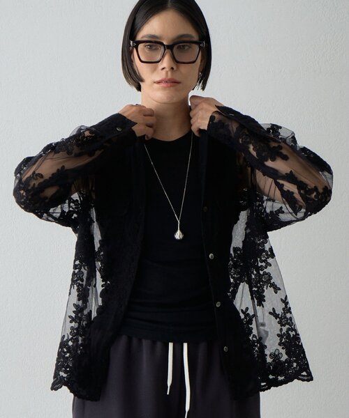 Whim Gazette(ウィムガゼット)の「刺繍レースシャツ(シャツ/ブラウス・レディース・ブラック/オフホワイト・FREE)」の2枚目の写真