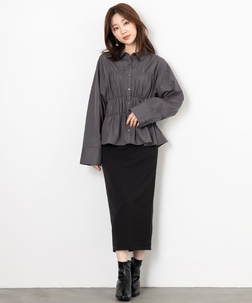MAISONCOMFY (メゾンコンフィ)の「【シャーリングペプラムシャツ】上品さとモード感を演出した一枚(シャツ/ブラウス・レディース・チャコールグレー/ブラウン/ネイビー/ブラック/サックスブルー/オフホワイト・FREE)」の9枚目の写真