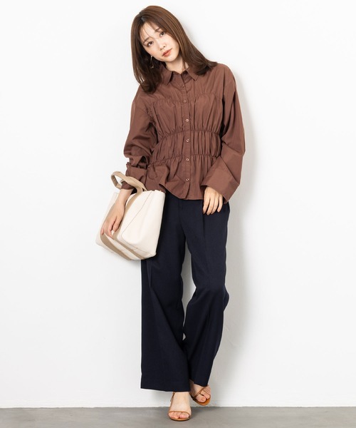 MAISONCOMFY (メゾンコンフィ)の「【シャーリングペプラムシャツ】上品さとモード感を演出した一枚(シャツ/ブラウス・レディース・チャコールグレー/ブラウン/ネイビー/ブラック/サックスブルー/オフホワイト・FREE)」の10枚目の写真