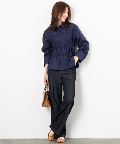 MAISONCOMFY (メゾンコンフィ)の「【シャーリングペプラムシャツ】上品さとモード感を演出した一枚(シャツ/ブラウス・レディース・チャコールグレー/ブラウン/ネイビー/ブラック/サックスブルー/オフホワイト・FREE)」の11枚目の写真