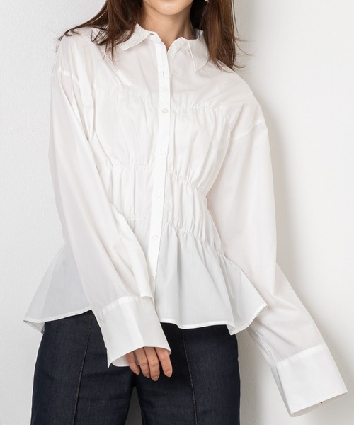 MAISONCOMFY (メゾンコンフィ)の「【シャーリングペプラムシャツ】上品さとモード感を演出した一枚(シャツ/ブラウス・レディース・チャコールグレー/ブラウン/ネイビー/ブラック/サックスブルー/オフホワイト・FREE)」の13枚目の写真