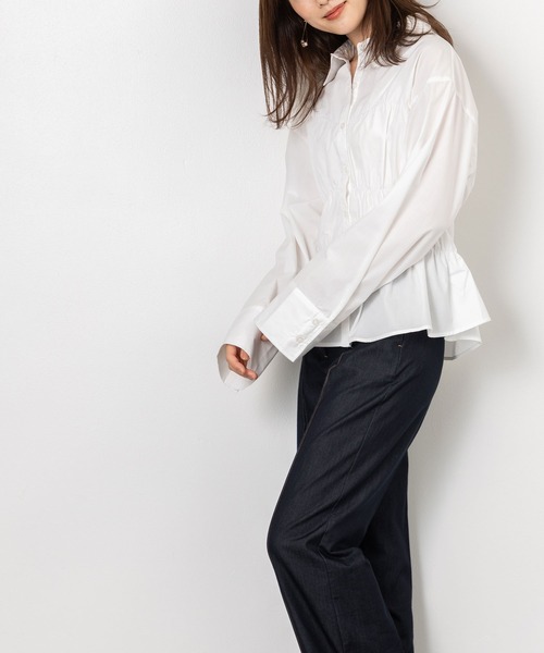MAISONCOMFY (メゾンコンフィ)の「【シャーリングペプラムシャツ】上品さとモード感を演出した一枚(シャツ/ブラウス・レディース・チャコールグレー/ブラウン/ネイビー/ブラック/サックスブルー/オフホワイト・FREE)」の20枚目の写真