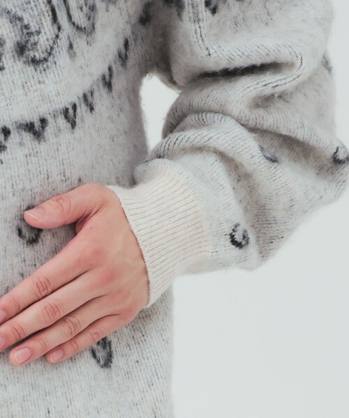 BEAMS HEART(ビームスハート)の「ペイズリー柄 求心 ニット(ニット/セーター・メンズ・ホワイト/グレー・SMALL/LARGE/MEDIUM)」の10枚目の写真