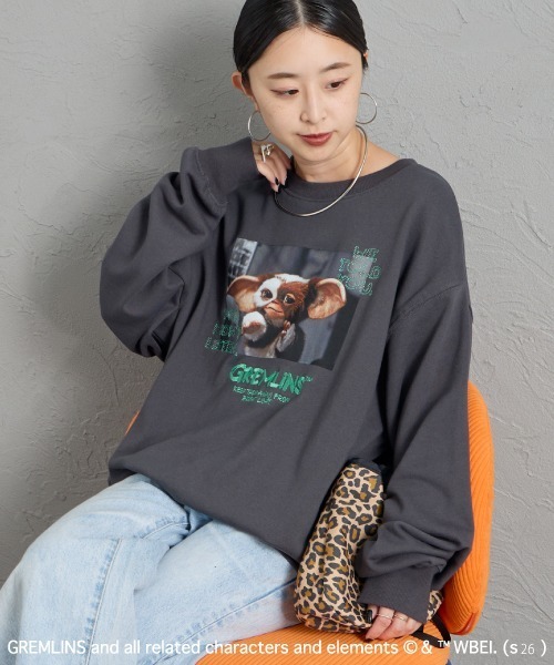 JEANS FACTORY （ジーンズファクトリー）の「【WEB限定】[GREMLINS/グレムリン] フォトプリント クルーネックスウェット（スウェット・レディース・オフホワイト/チャコールグレー/ブルー・M/L）」の9枚目の写真