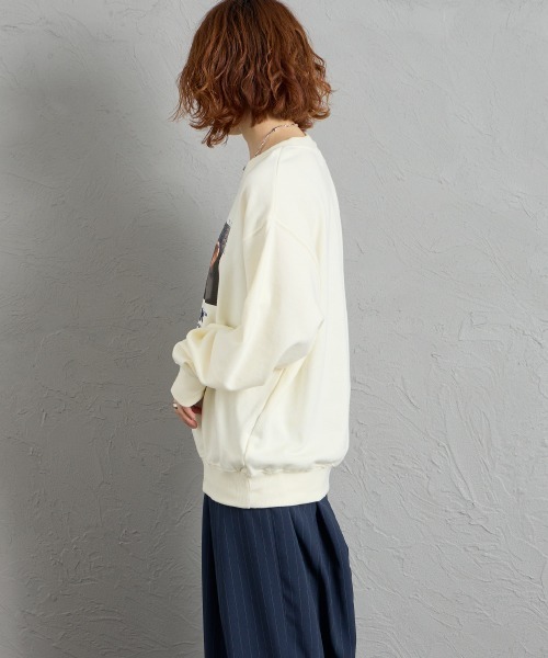JEANS FACTORY （ジーンズファクトリー）の「【WEB限定】[GREMLINS/グレムリン] フォトプリント クルーネックスウェット（スウェット・レディース・オフホワイト/チャコールグレー/ブルー・M/L）」の5枚目の写真
