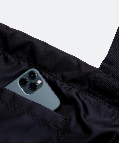 UNDER ARMOUR(アンダーアーマー)の「UAフェイバリット トートバッグ(トレーニング/レディース)(ショルダーバッグ・レディース・ブラック・ONESIZE)」の5枚目の写真