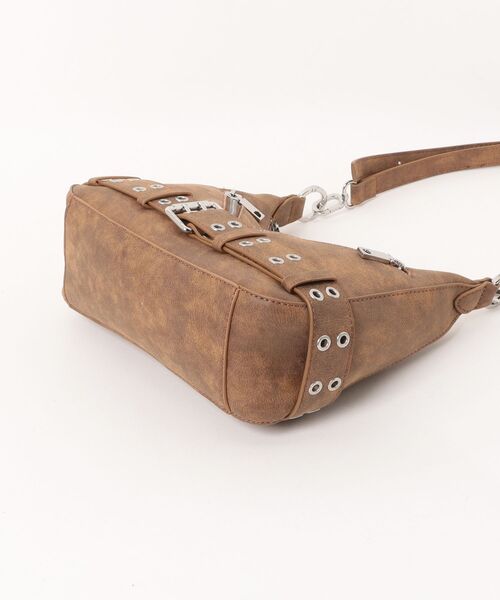 Desigual（デシグアル）の「Buckle detail suede hobo bag / バックルディテールスエードホーボーバッグ（ショルダーバッグ・レディース・ブラウン・FREE）」の3枚目の写真