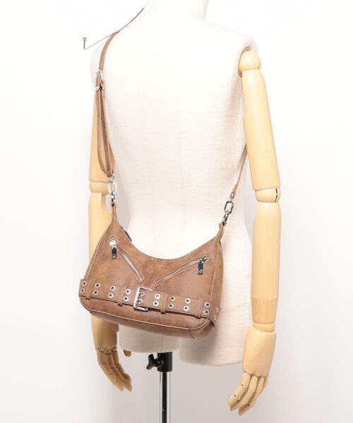 Desigual（デシグアル）の「Buckle detail suede hobo bag / バックルディテールスエードホーボーバッグ（ショルダーバッグ・レディース・ブラウン・FREE）」の6枚目の写真